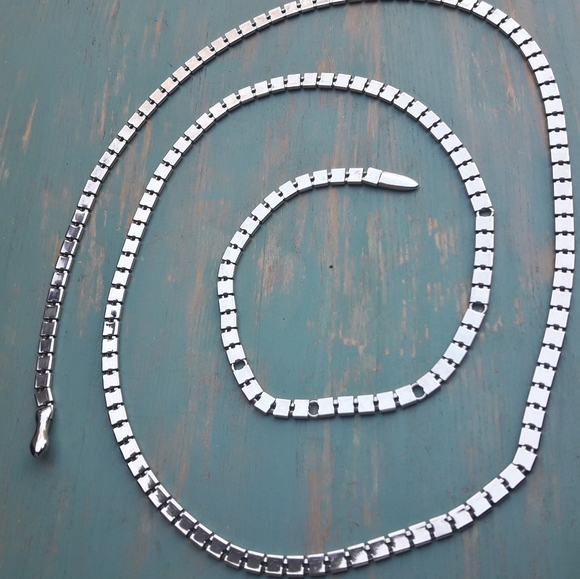 Chain Metal Belt Slinky Shiny Snaky Belt in Silvery Metal Could be Long Necklace - Picture 9 of 15